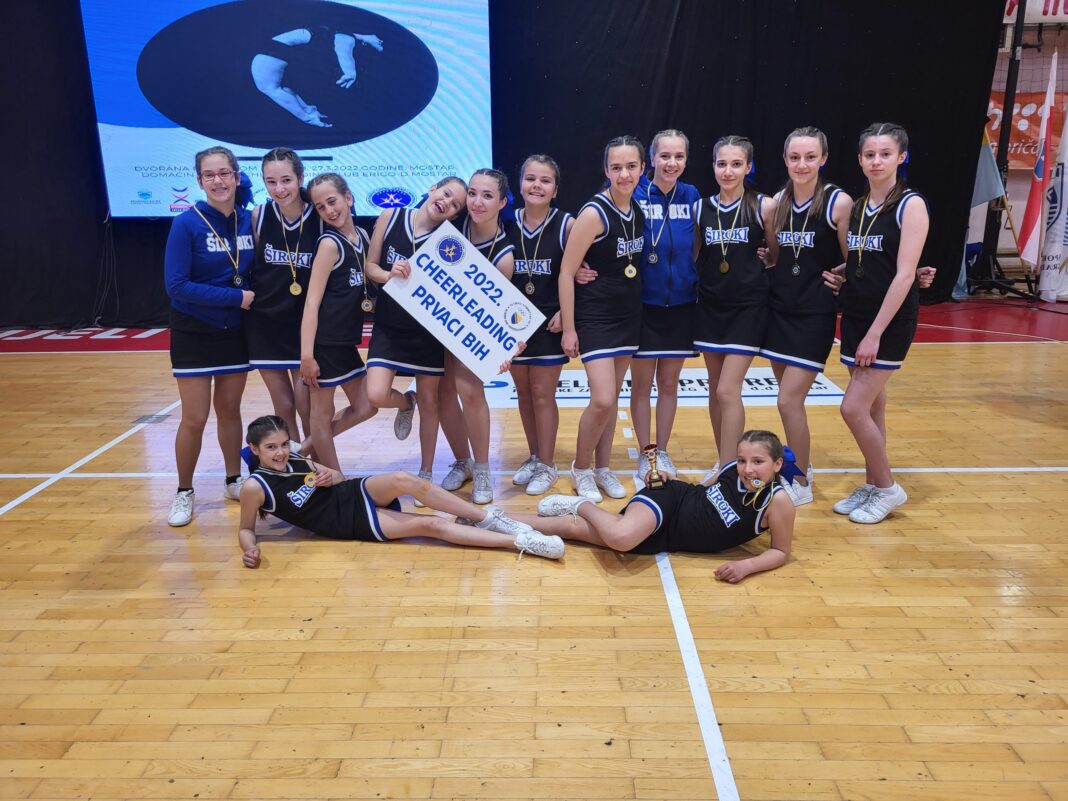 FOTO Široki i dalje čvrsto drži tron u cheerleadingu