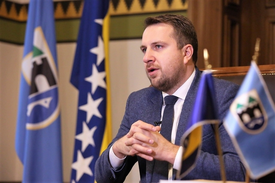 Po nalogu Tužiteljstva policija upala u kuću bivšeg gradonačelnika Sarajeva Abdulaha Skake