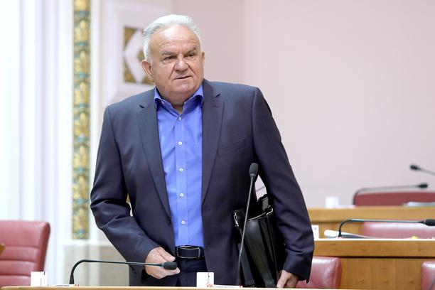 Uhićeni bivši gradonačelnik Petrinje Darinko Dumbović i njegov sin Darko