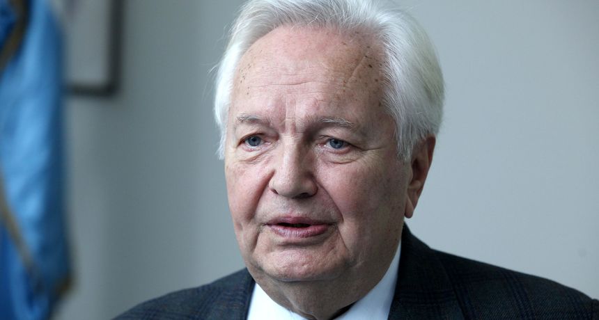 U 94. godini života preminuo je hrvatski pravnik i političar Zvonimir Šeparović