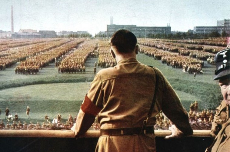 ADOLF U GROBU OTVARA ŠAMPANJAC: Austija uvodi obavezno cijepljenje