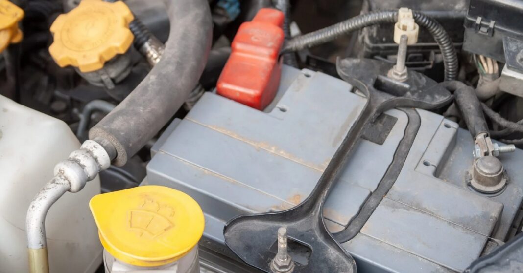 Jeste li znali zašto oba pola akumulatora automobila nemaju poklopac?