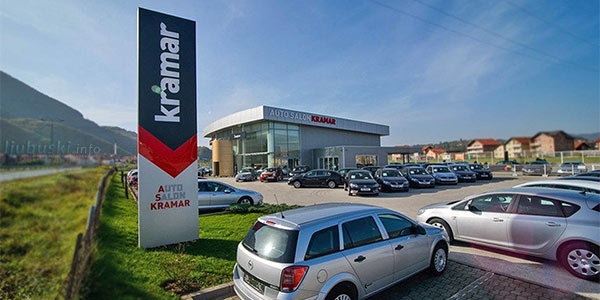 Dok se na sudu vodilo više od 700 postupaka protiv autokuće “Kramar”, on “na poklon” dobio autić Polo