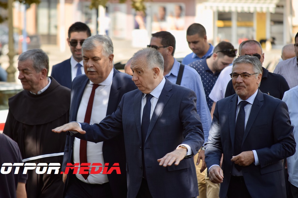 Komunistička partija Kine i SDS-ovac Mirko Šarović uveličali trijumf Bariše Čolaka