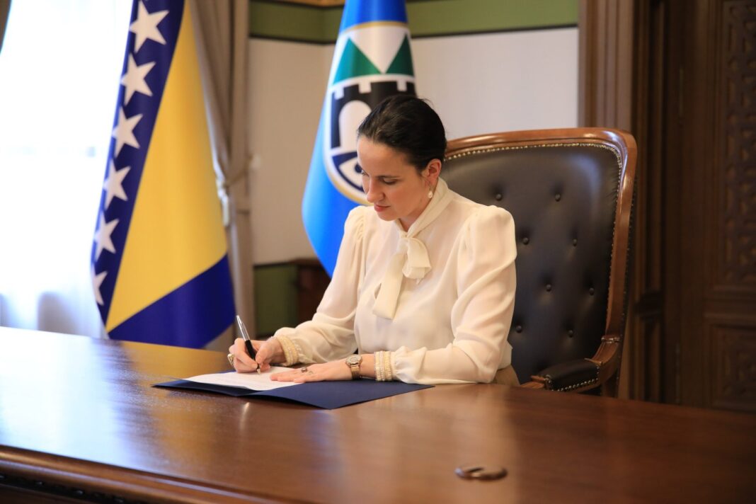Gradonačelnica Sarajeva podnijela prijava FUP-u protiv Amir Gross Kabirija zbog prijetnji i uznemiravanja
