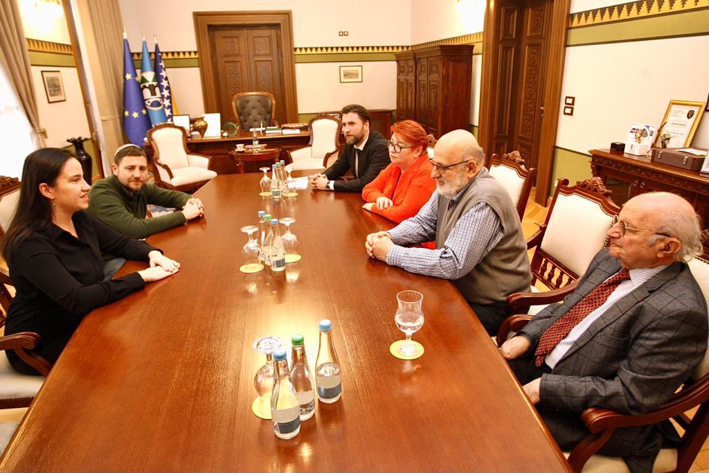 Kabiri na 100 muka – Židovska zajednica u Sarajevu osobno došla dati podršku gradonačelnici Karić
