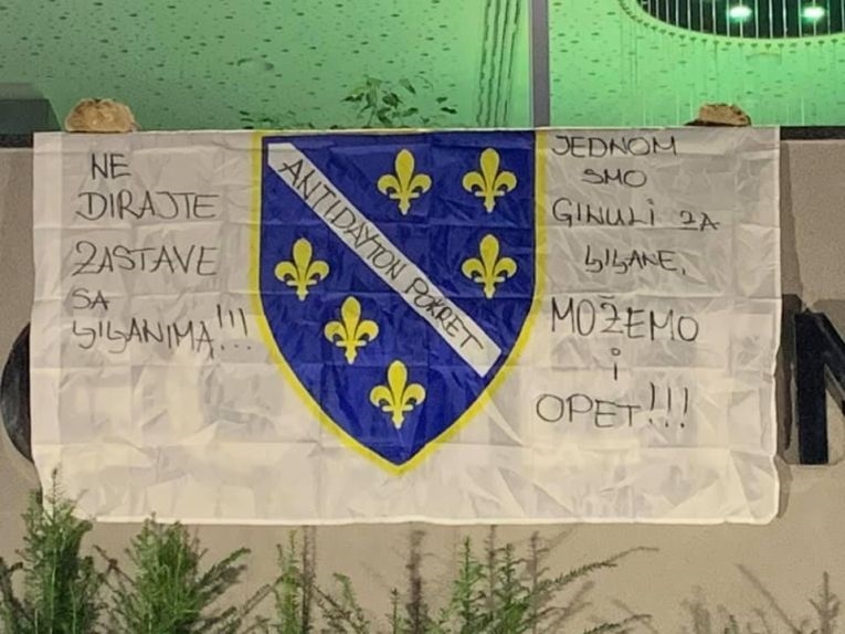 Navijačima BiH htjeli ukloniti zastavu s ljiljanima, oni poslali žestoko upozorenje