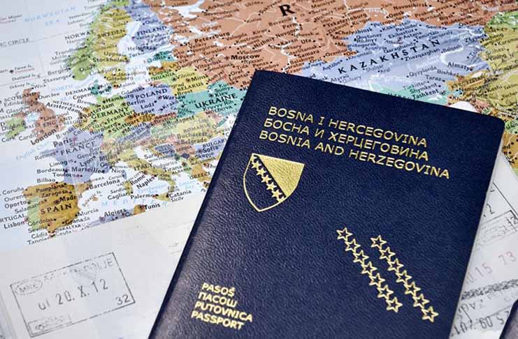 OPET KOMPLICIRAJU: Građani BiH bi mogli ostati bez novih putovnica jer su institucije neorganizirane!