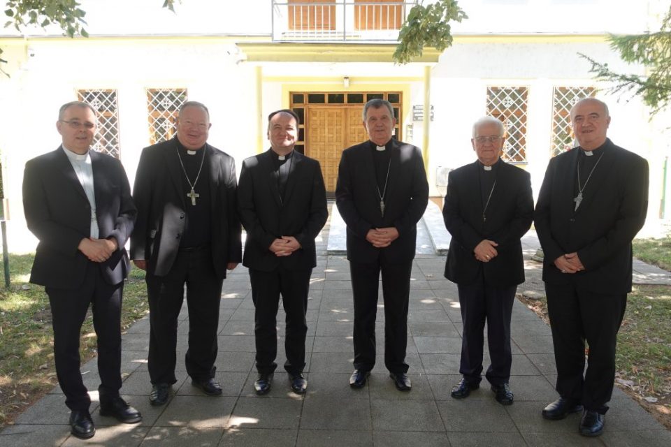 Biskupi iz BiH pozvali “kolege” da se “ne glupiraju” u mjesecima koji slijede do izbora