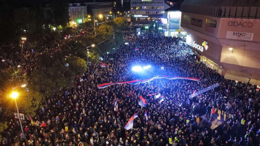 VIDEO: “Mile, lopove”, “Mile odlazi”… odzvanjalo Banjalukom!
