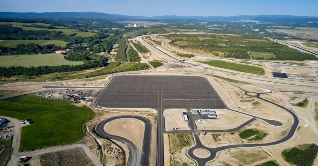 Projekt od 300 milijuna eura: BMW u Češkoj otvorio stazu za testiranje autonomne vožnje