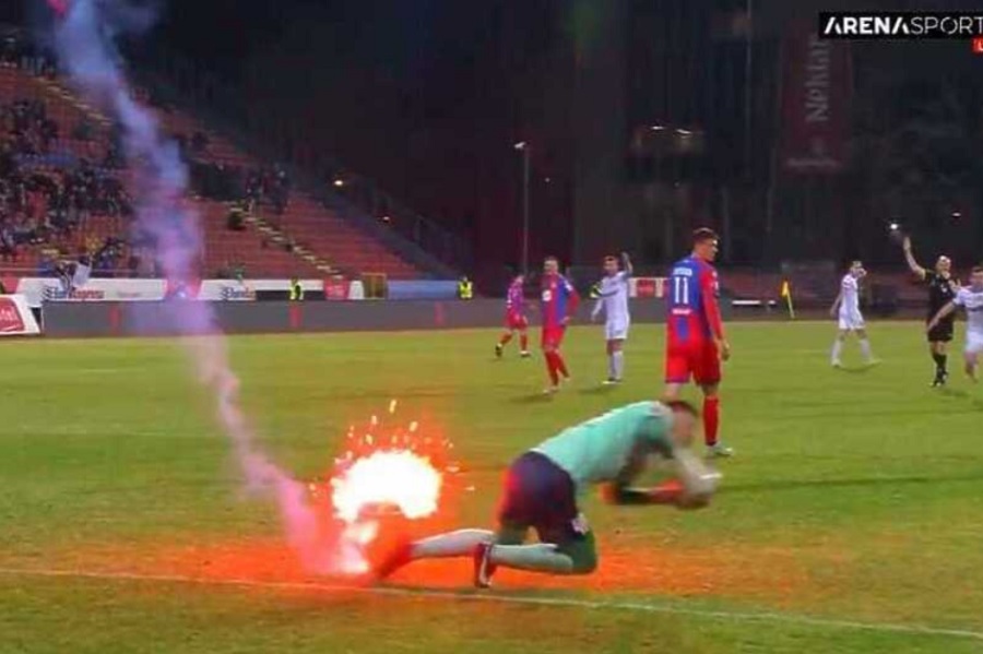 “ČUDNA NEKA IGRA” – Golman Širokog Brijega bježao od baklje, sudac mu pokazao žuti karton!