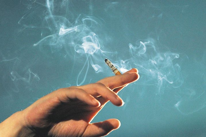 Zastupnici izglasali zabranu pušenja u kafićima, svim zatvorenim objektima, privatnim automobilima…