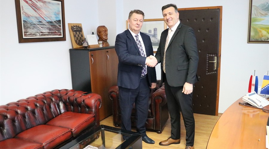 Zdenko Ćosić predao dužnost predsjednika Vlade ŽZH Predragu Čoviću