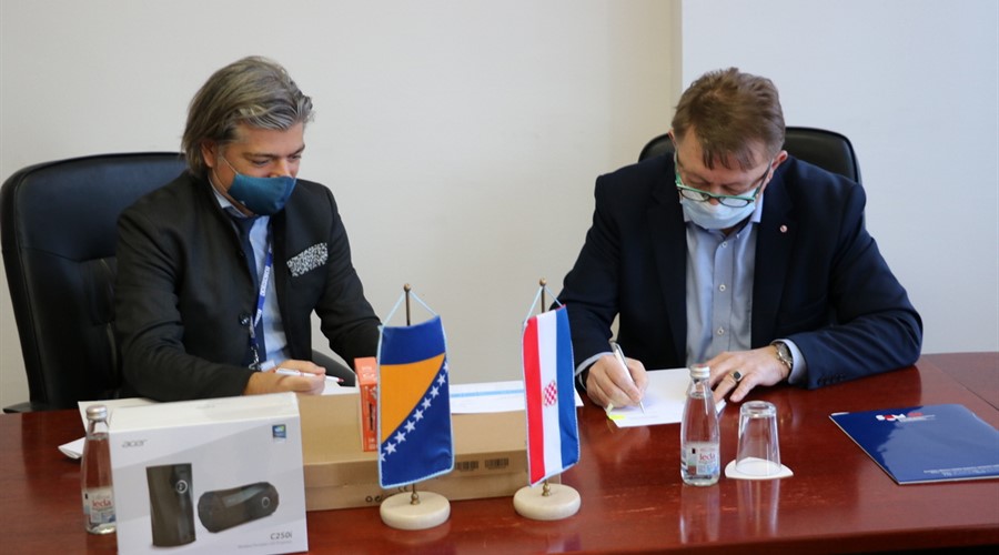 Predsjednik Vlade ŽZH sa OSCE-om sklopio suradnju oko sprječavanja korupcije i na poklon dobio projektor!