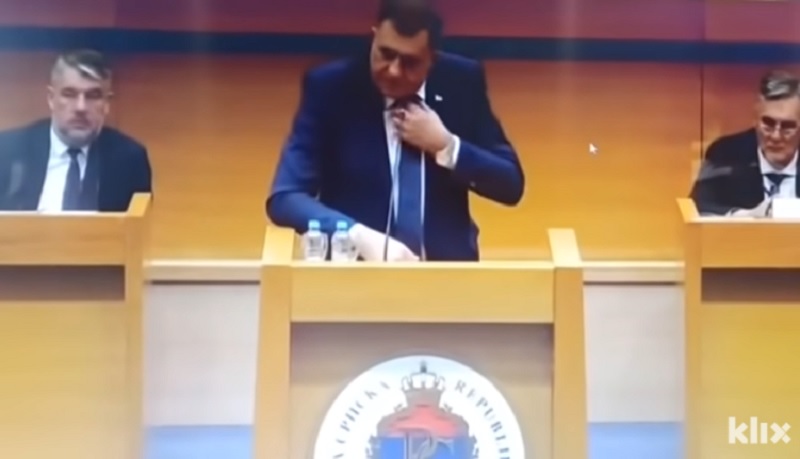 VIDEO: “Lider bosanskih Srba” za vrijeme sjednice doznao za sankcije, odmah bijes istresao na opoziciju u RS-u