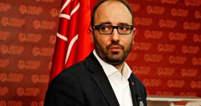 Zastupnik Mašić poručio ambasadorici Pelegici: Kod nas postoji izreka “držite kera svezanog”