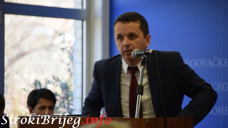 Još jedan “razmaženko”! – Ministar Sesar se ispričao zbog sina stipendiste “slabijeg socijalno-ekonomskog stanja”