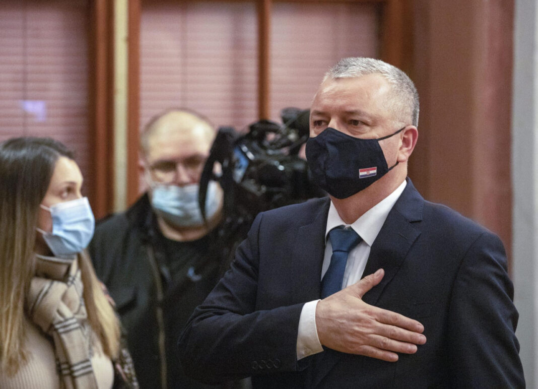 Objavljene poruke namještanja natječaja koje su Plenkovićevog ministra Darka Horvata strpale u zatvor