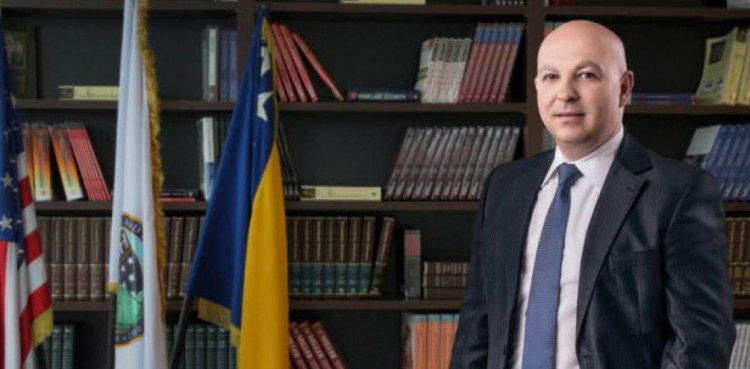 Kako su “drmali lovu” studentima Denis Prcić i ekipa na diplomama Američkog sveučilišta u BiH