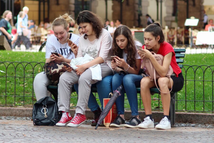 Štetnost mobitela kod djece: 5 razloga zašto im trebate ograničiti upotrebu