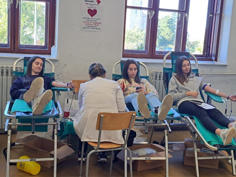 Rekordna donacija krvi od strane učenike Gimnazija fra Dominika Mandića u Širokom Brijegu