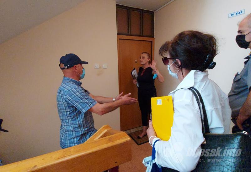 VIDEO: Iz stana u Mostaru izbacuju obitelj iako imaju sve papire!
