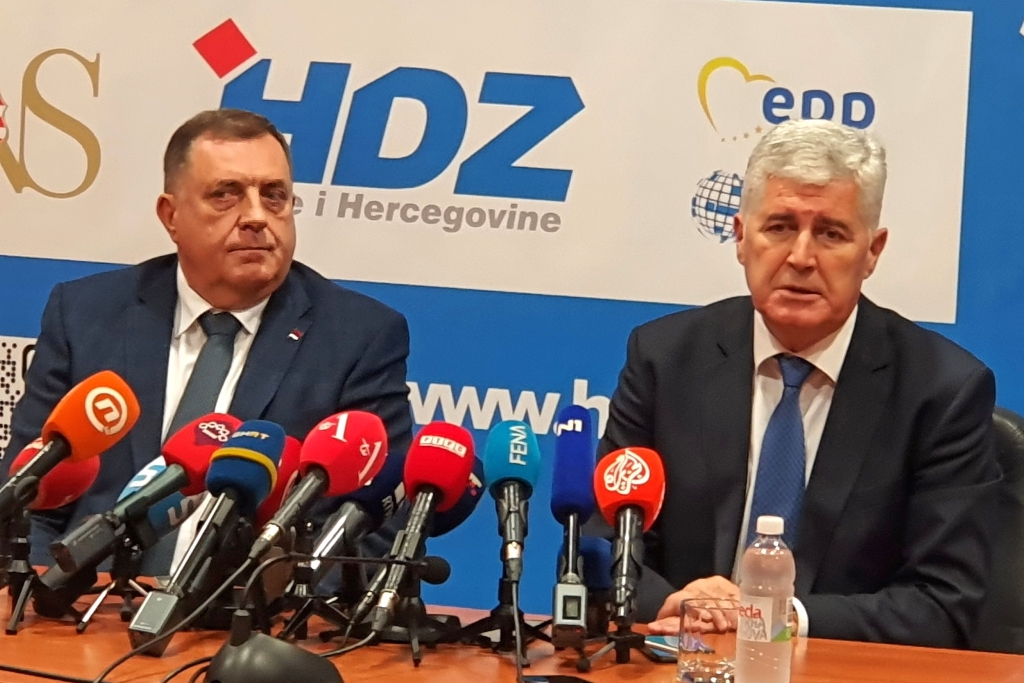 SIMBOLIČAN TRENUTAK SASTANAKA – “Dan nakon pada Vukovara” – SNSD neće bez HDZ-a, HDZ neće bez SNSD-a