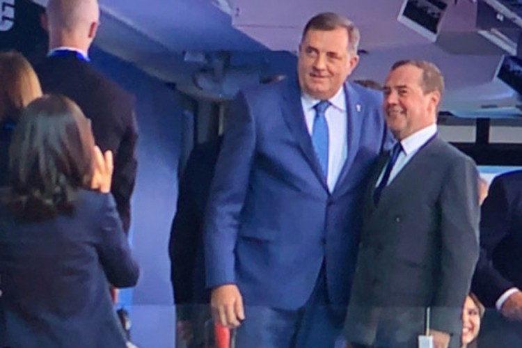 Dodik se na X-u pohvalio pismom koje mu je poslao “ljubljeni” Medvedev