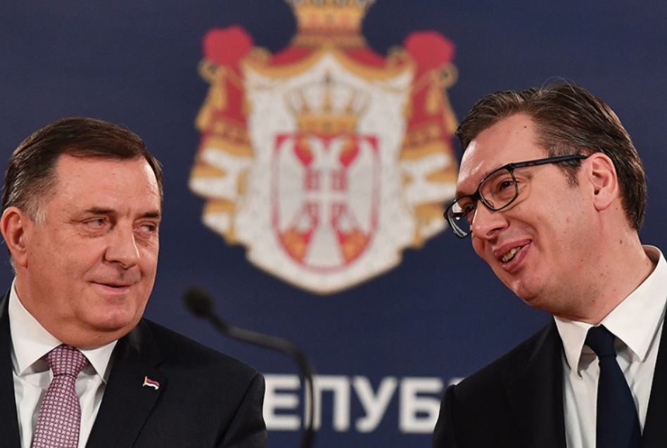 Vučić došao u BiH i pred Dodikom prosipa neku silu i prijetnje ako ga osude!
