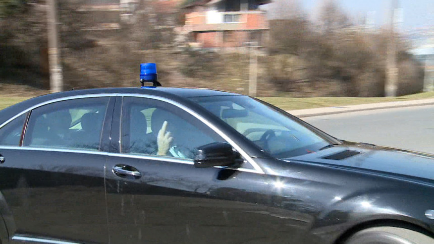 Dodik tvrdi da je svjedok u postupku protiv njega, a srednji prst je uputio određenim medijima!