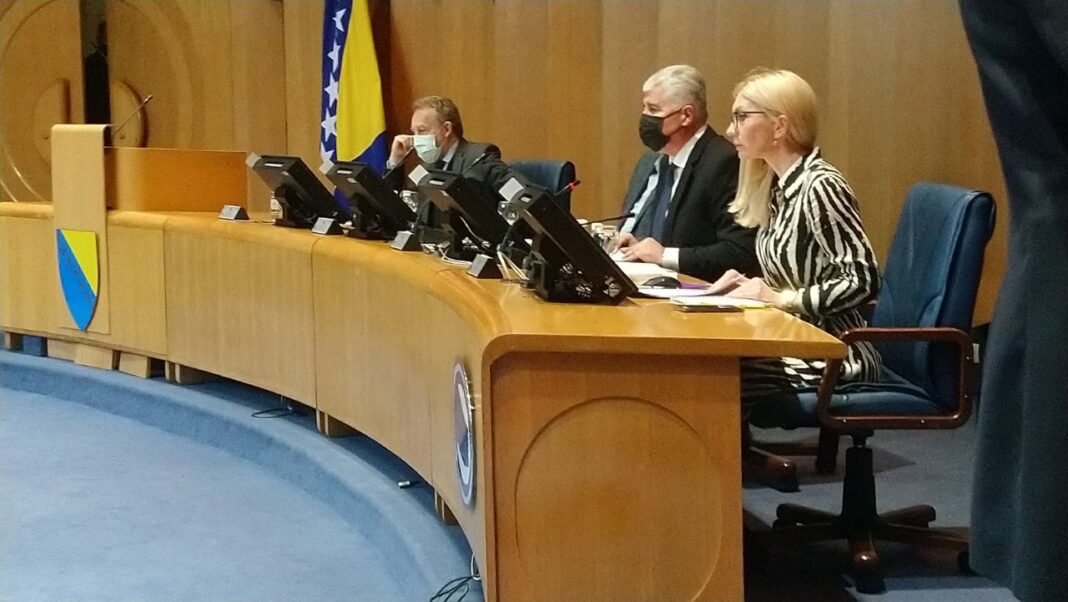 “ZLOČINAČKE ORGANIZACIJE – HDZ se svrstao uz Dodikov SNSD i glasao protiv zabrani negiranja genocida u BiH