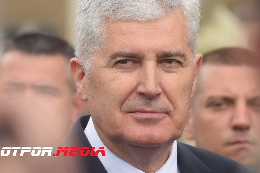 ON NIJE KAVALIR, ON JE KUKAVICA! Gurnuo je Borjanu jer želi biti još na vlasti!