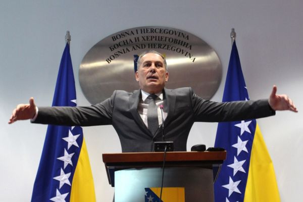 Pretučen bivši ministar sigurnosti Dragan Mektić
