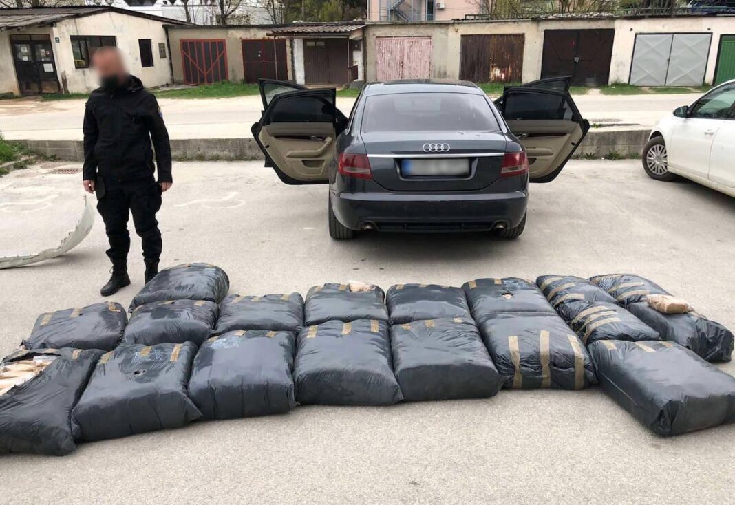Gruđaninu na putu za Sarajevo oduzeto 320 kg. rezanog duhana