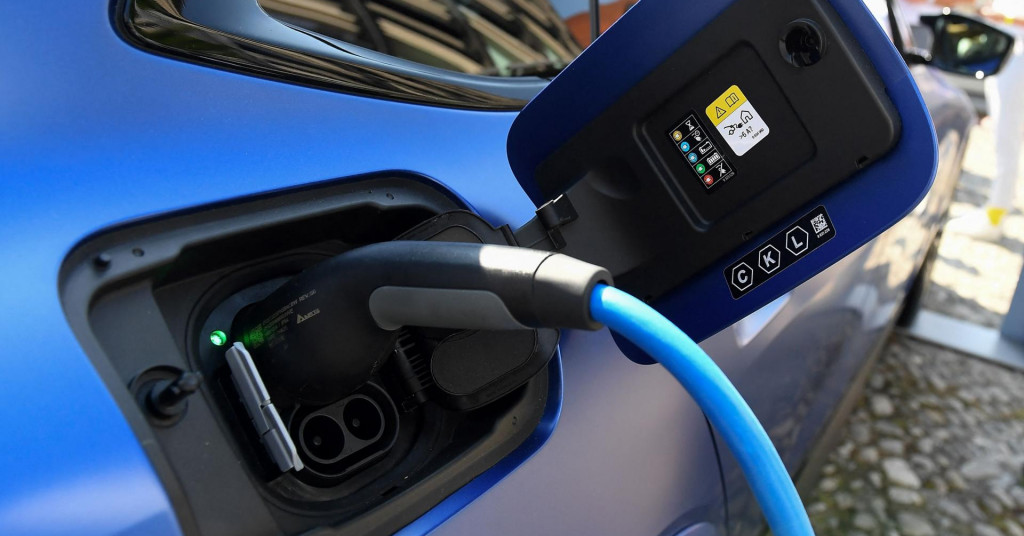 Novo otkriće: Baterije iz električnih automobila i mobitela mogu uzrokovati rak