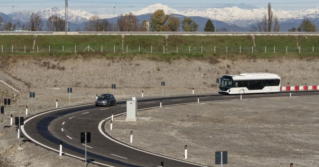 Električni auti pune se u vožnji i imaju neograničeni doseg
