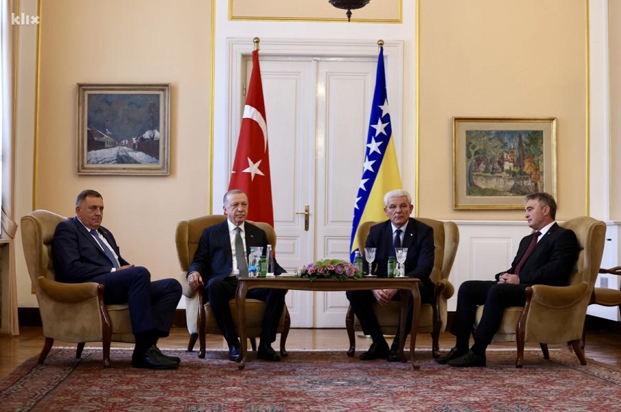 Erdogan oduševi trojicu “panjeva koja sjede” jer se usprotivio odlukama Christiana Schmidta