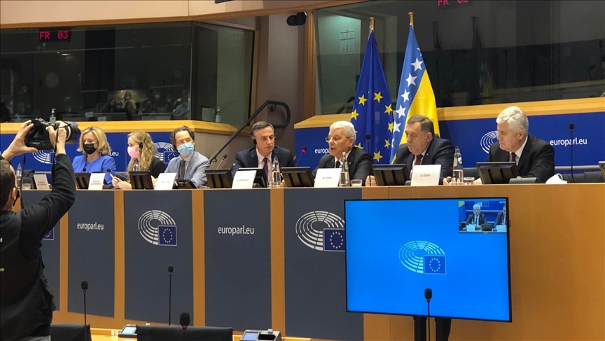 VIDEO: Europarlamentarci “izrešetali” Milorada i Dragana pitanjima, oni odgovarali šablonski!