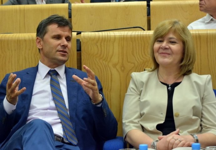 Respirator kriminalac dobro profitirao: Šta sve posjeduje Fadil Novalić