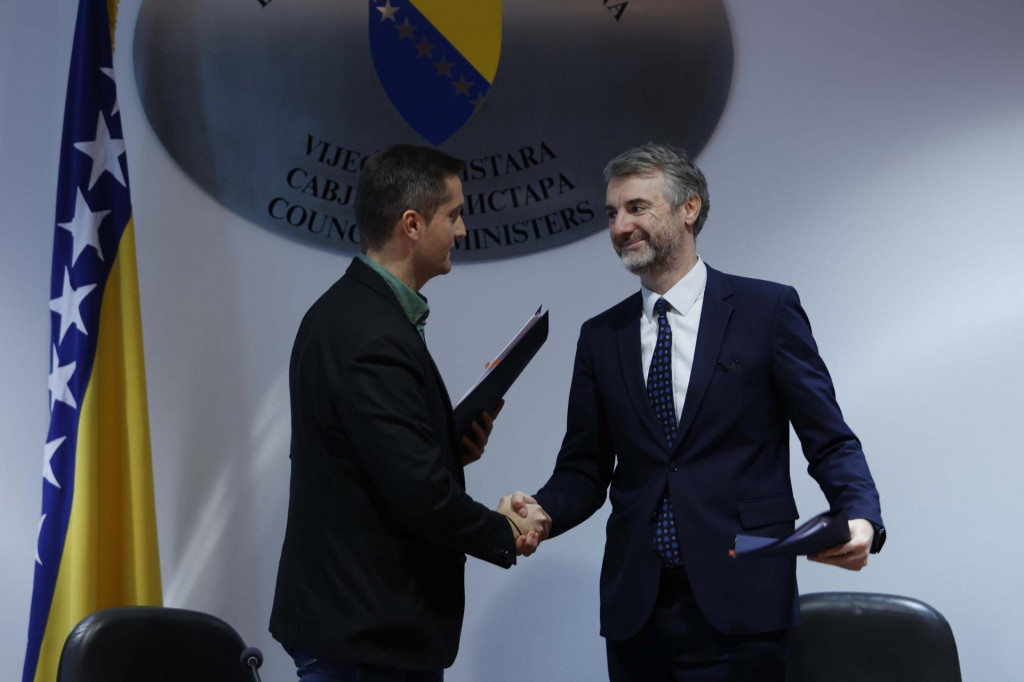 SVE MIRIŠE NA IZDAJU DRŽAVE! – Digitalizaciju u BiH provodit će hrvatski obavještajac i firma Dodikova sina?
