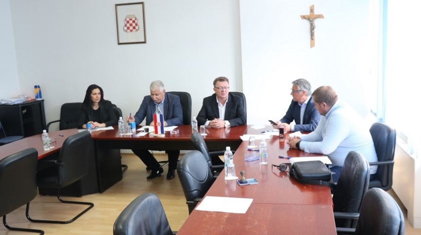 Vlada ŽZH povećala sredstva za sufinanciranje prijevoza učenika