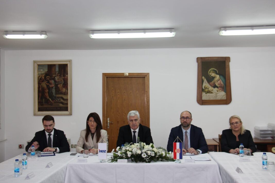 KAKVA DVOLIČNOST!!! Predsjedništvo HDZ-a BiH iz Banje Luke čestitalo svima Dan neovisnosti BiH. Kažu da je to ‘ustavno domoljublje’