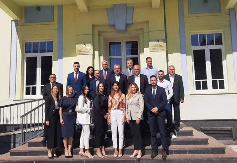 “Uvuko ga” Čović svojim ženama – HDZ BiH kažnjen zbog zloupotrebe javnih resursa