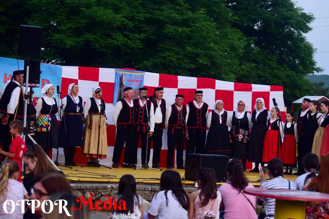 VIDEO: Održana večer folklora pod nazivom “Kočerinom kolo igra, a pisma se ori”