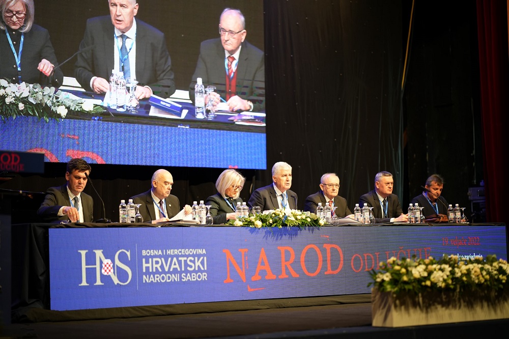 Čovićev HNS na aparatima: Stranke masovno napuštaju brod koji tone