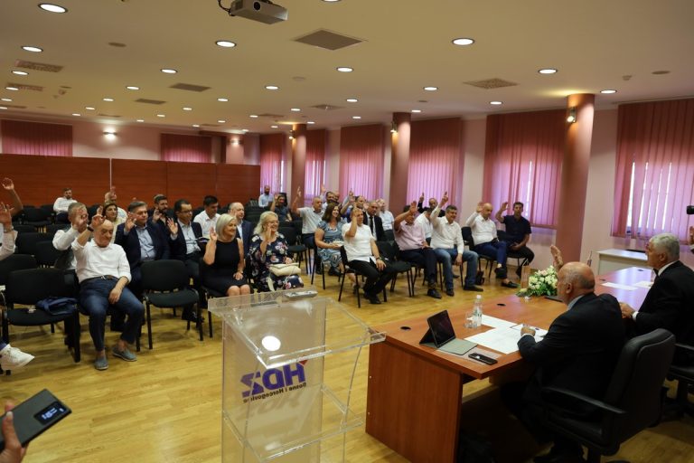 Društvo iz HNS-a BiH jedva dočekalo da Bakir priča “bajke” kao što su oni donedavno pričali!