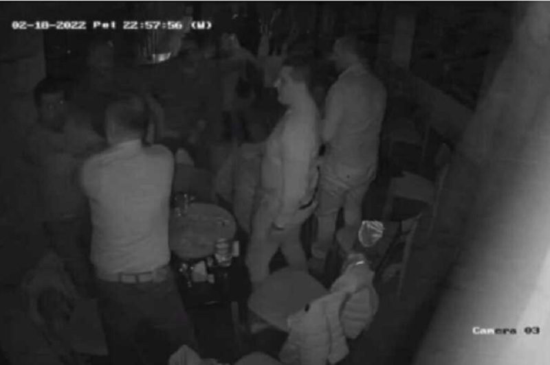 VIDEO: Parlamentarac Zukan Helez ponovno u verbalnom i fizičkom obračunu u kafiću u Bugojnu