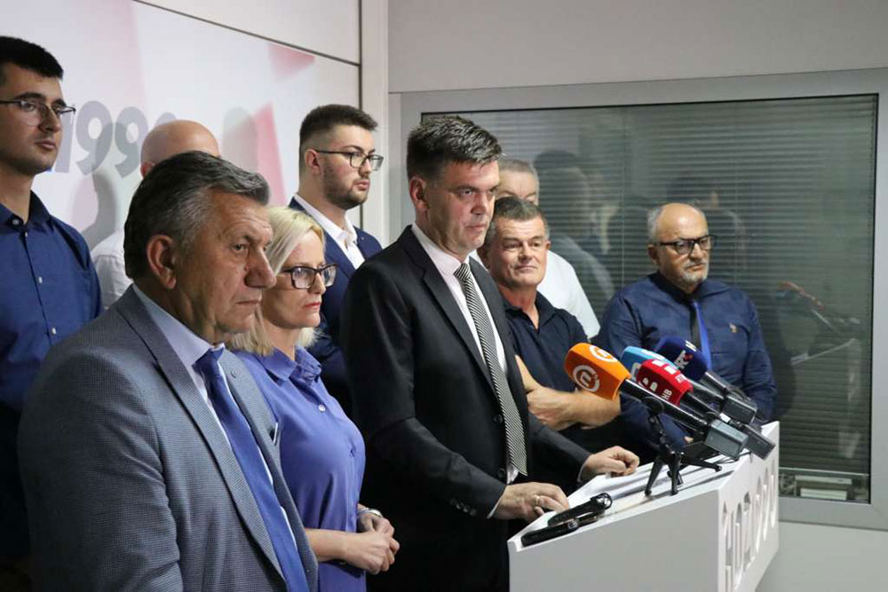Čovićev glasnogovornik sa svojim “labudovima” misli kako će zaplašiti Christiana Schmidta!