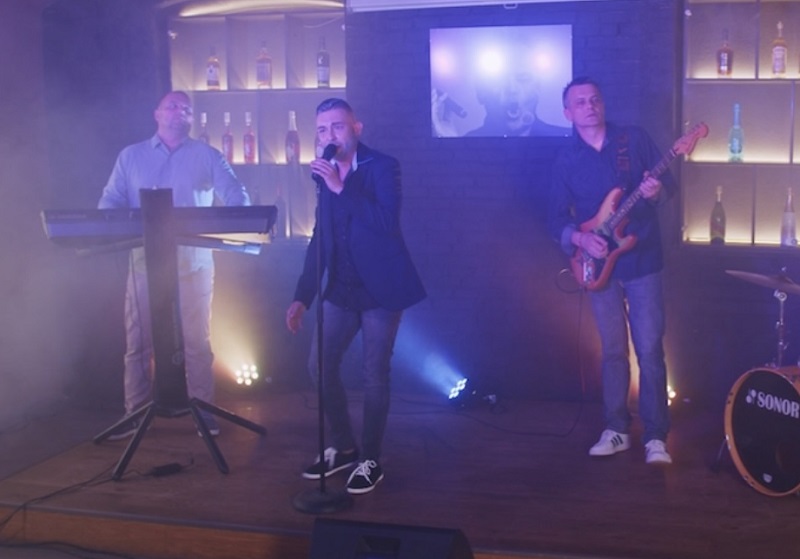 VIDEO: Slovenski pjevač otpjevao novu pjesmu Ivana Palca iz Gruda – “Ostario, posjedio”
